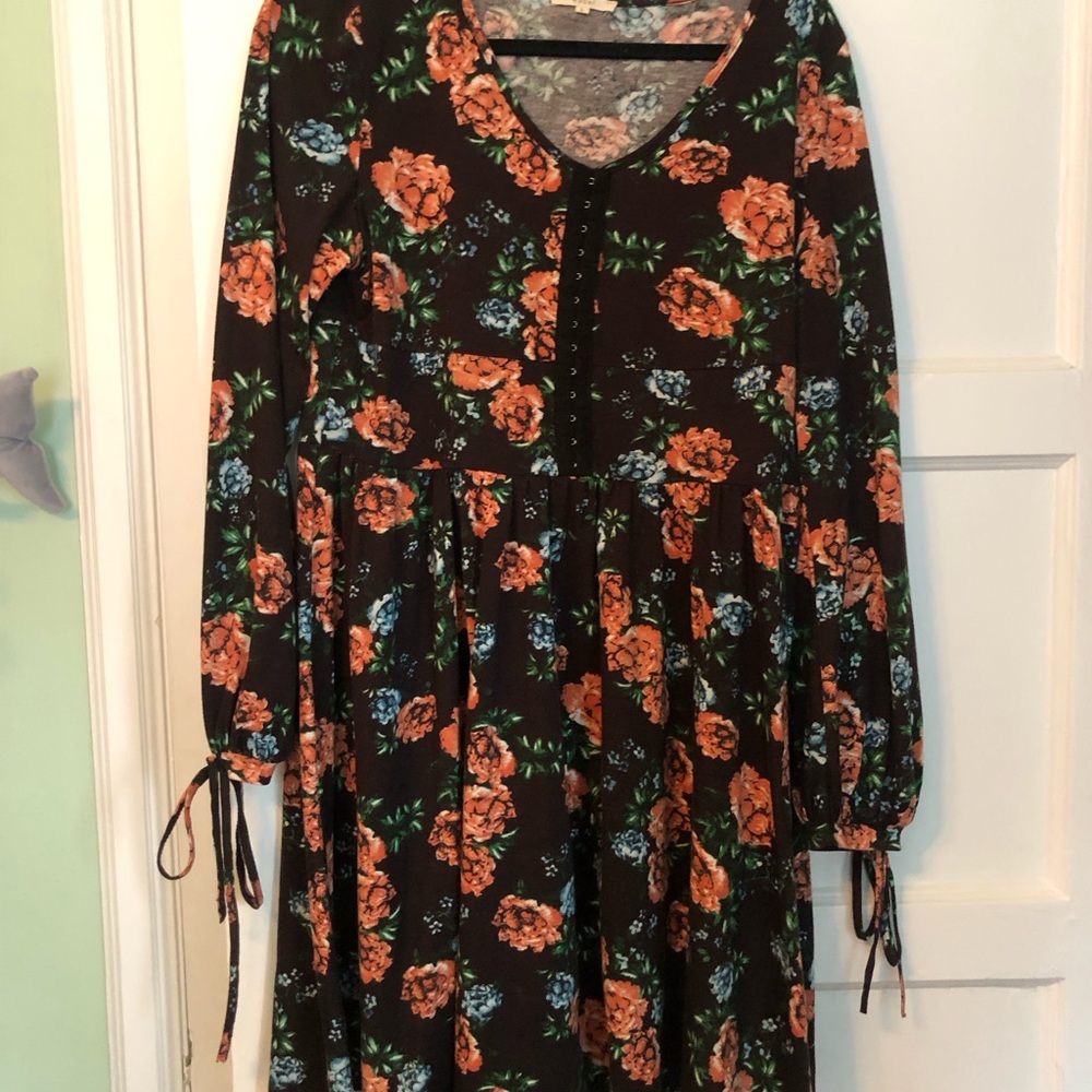 Boutique floral Long Sleeve Dress
